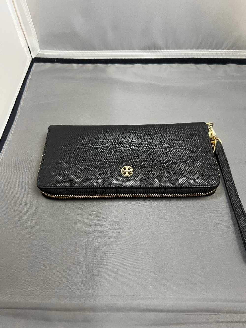 Tory Burch Black Zip Wallet Wristlet Gold Logo Robinson